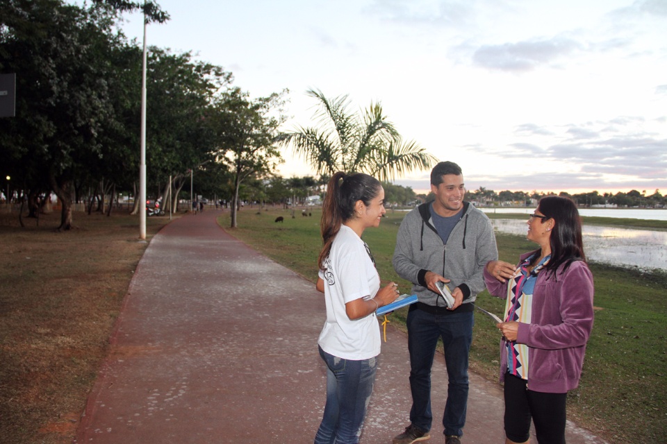 Diretoria de Trânsito realiza campanha de conscientização dos ciclistas na Lagoa Maior