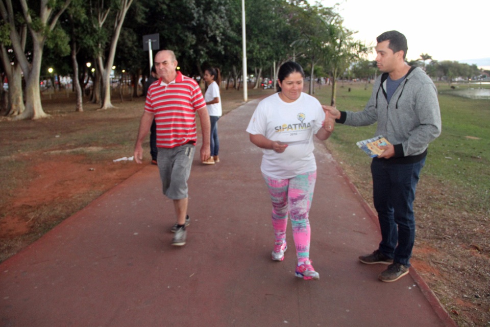 Diretoria de Trânsito realiza campanha de conscientização dos ciclistas na Lagoa Maior