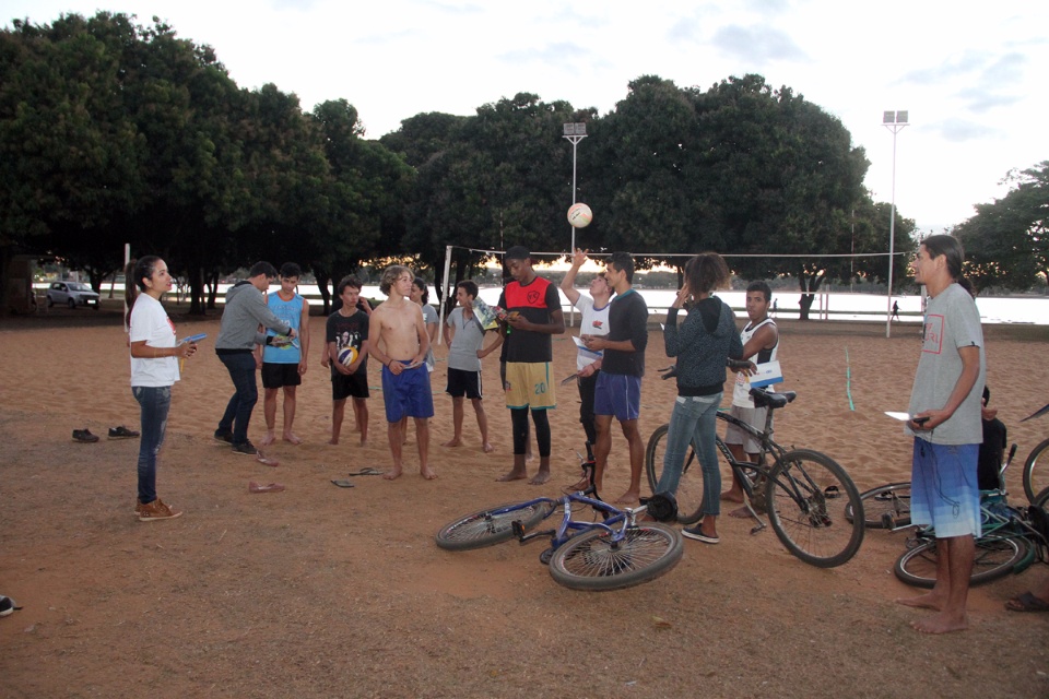 Diretoria de Trânsito realiza campanha de conscientização dos ciclistas na Lagoa Maior