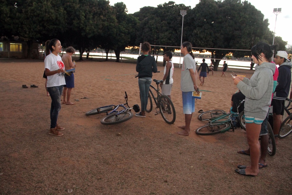 Diretoria de Trânsito realiza campanha de conscientização dos ciclistas na Lagoa Maior