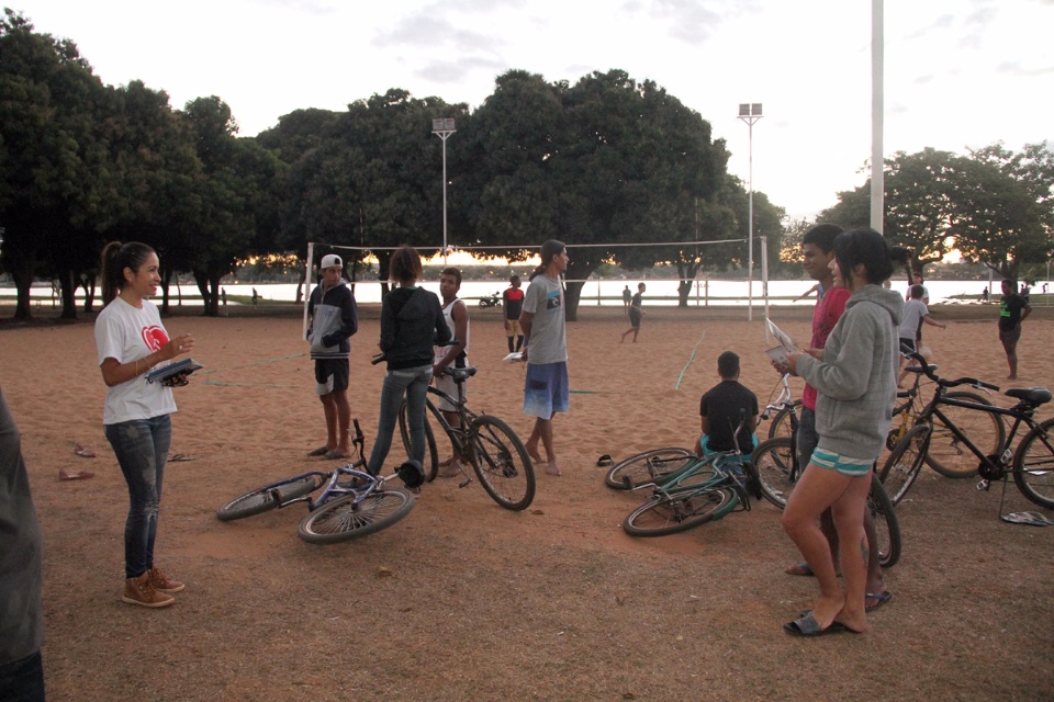 Diretoria de Trânsito realiza campanha de conscientização dos ciclistas na Lagoa Maior