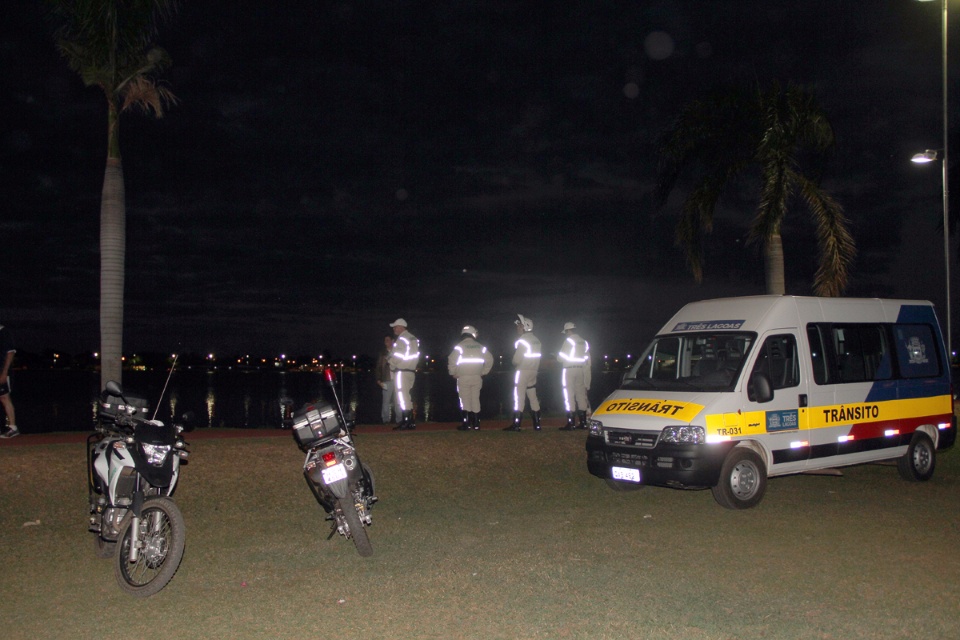 Diretoria de Trânsito realiza campanha de conscientização dos ciclistas na Lagoa Maior