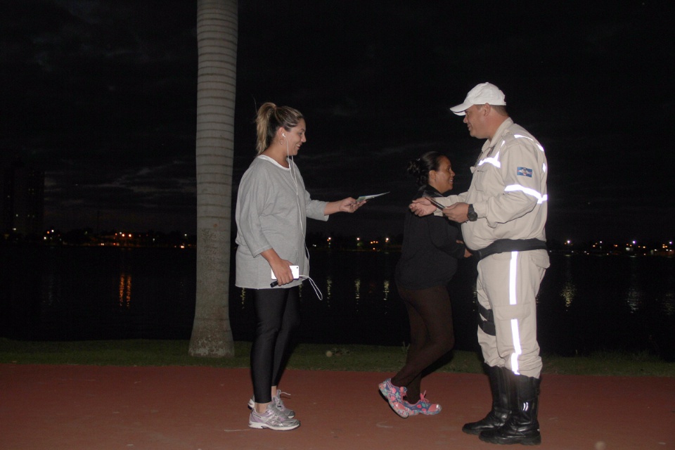 Diretoria de Trânsito realiza campanha de conscientização dos ciclistas na Lagoa Maior