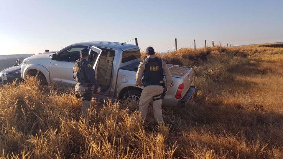 PRF apreende 1,5 t de maconha em camionete roubada