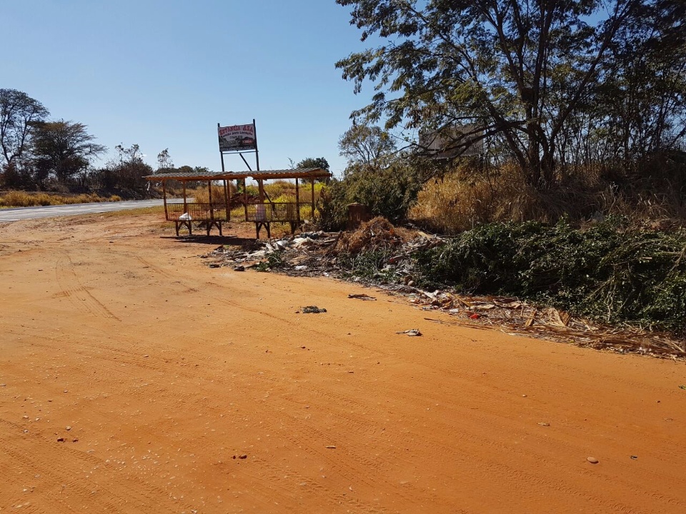 Prefeitura de Três Lagoas realiza limpeza e troca de lixeiras de estradas rurais