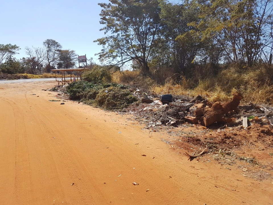 Prefeitura de Três Lagoas realiza limpeza e troca de lixeiras de estradas rurais