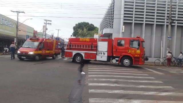 Motociclista fratura perna ao invadir preferencial em cruzamento