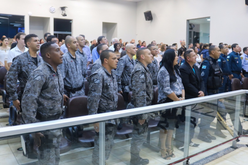 Câmara promove sessão para homenagear policiais