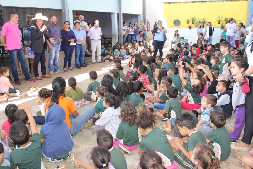 Escolas e CEIs de Três Lagoas recebem novos bebedouros e utensílios de cozinha