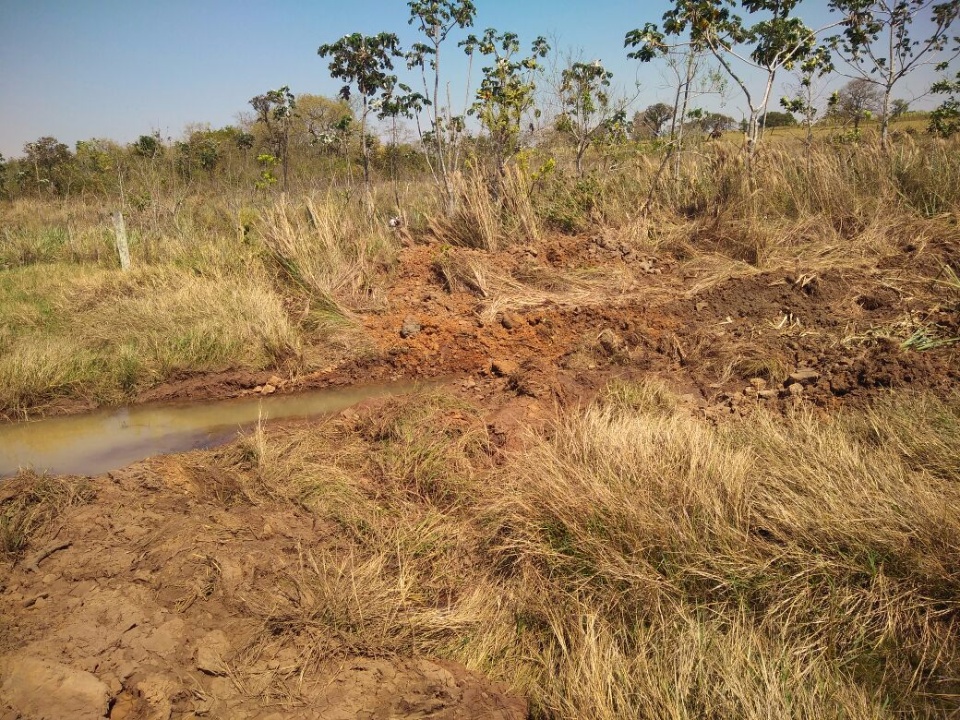 Pecuarista é autuado em R$ 5 mil por construir drenos ilegais