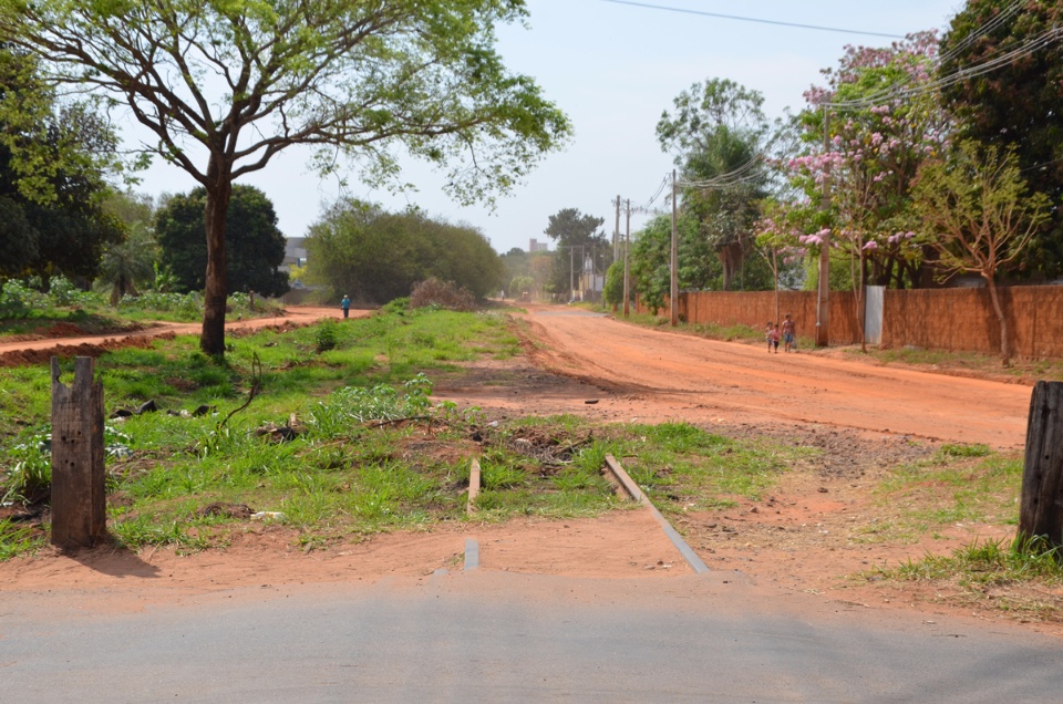 Prefeitura de Três Lagoas inicia limpeza do traçado da antiga linha férrea que dará lugar a avenida