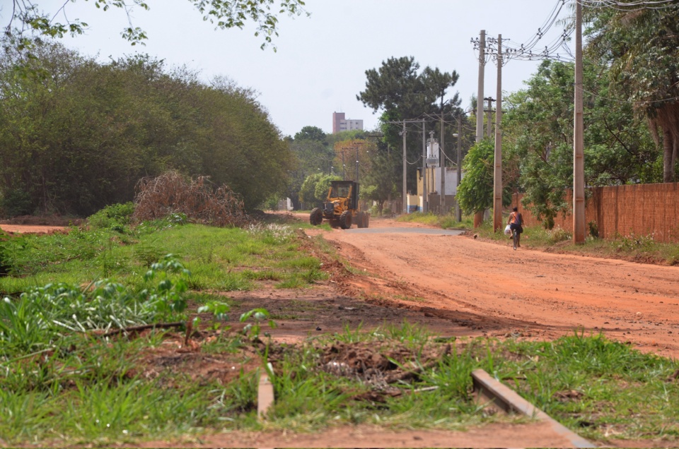 Prefeitura de Três Lagoas inicia limpeza do traçado da antiga linha férrea que dará lugar a avenida