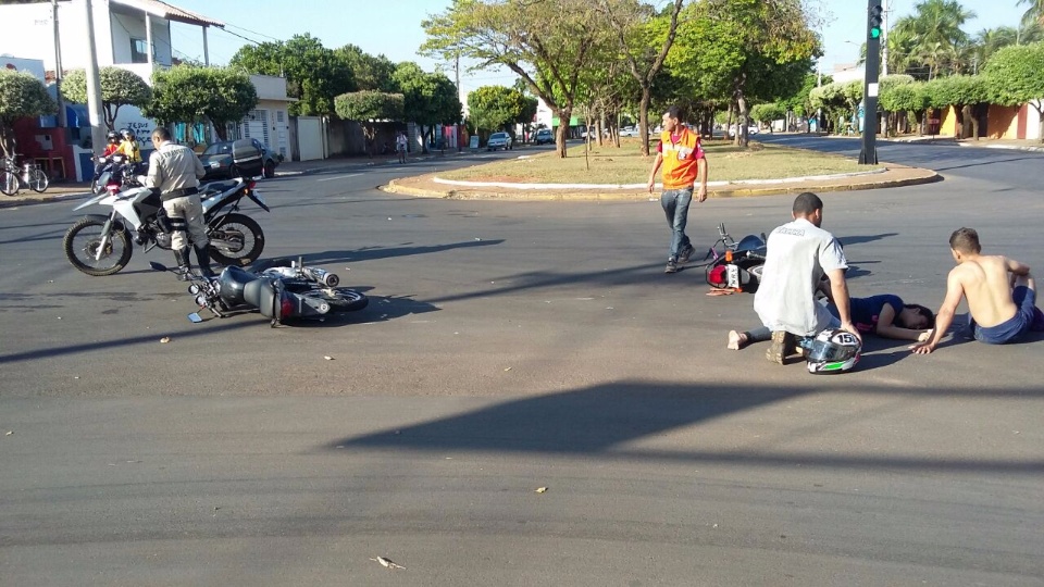 Acidente deixa adolescente ferida no bairro Vila Nova