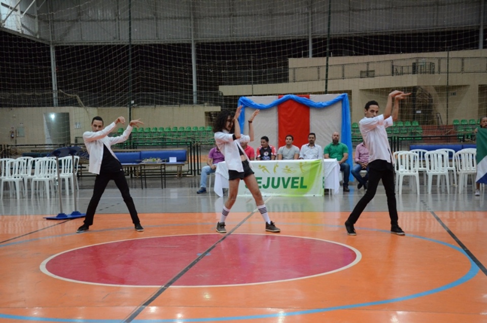 Jogos Escolares Três-lagoenses têm abertura emocionante no Ginásio Poliesportivo