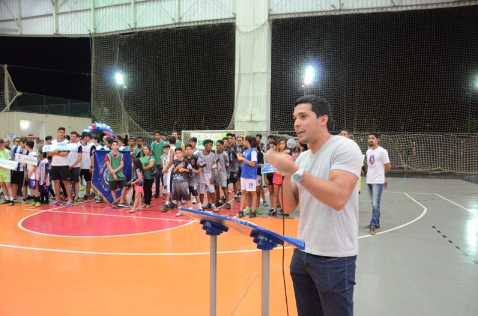 Jogos Escolares Três-lagoenses têm abertura emocionante no Ginásio Poliesportivo