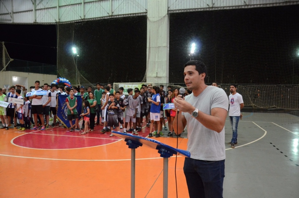 Jogos Escolares Três-lagoenses têm abertura emocionante no Ginásio Poliesportivo