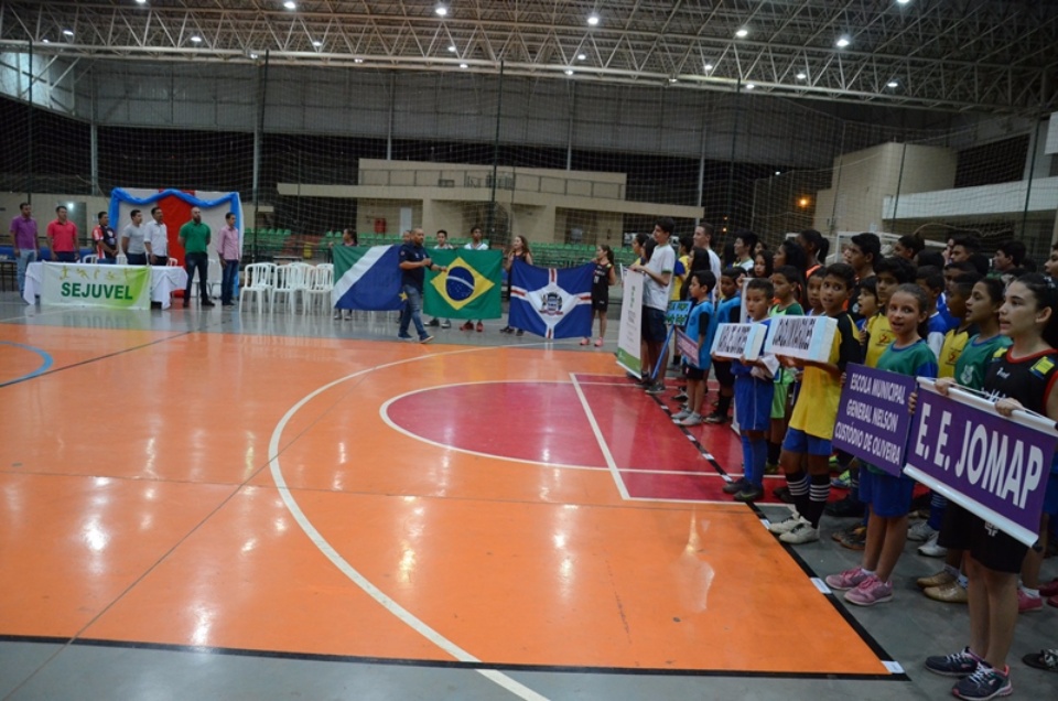 Jogos Escolares Três-lagoenses têm abertura emocionante no Ginásio Poliesportivo