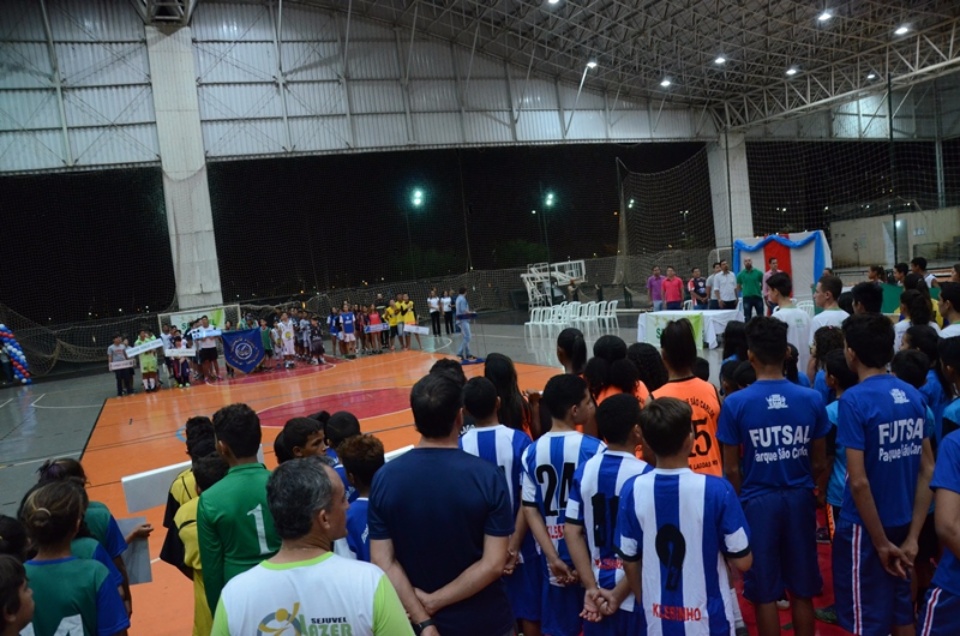 Jogos Escolares Três-lagoenses têm abertura emocionante no Ginásio Poliesportivo