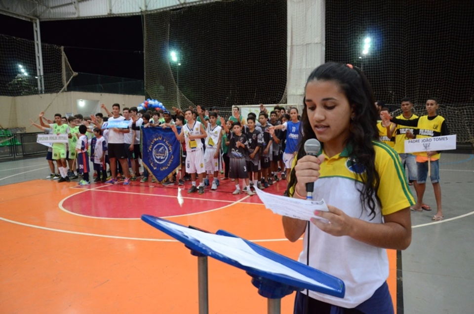 Jogos Escolares Três-lagoenses têm abertura emocionante no Ginásio Poliesportivo