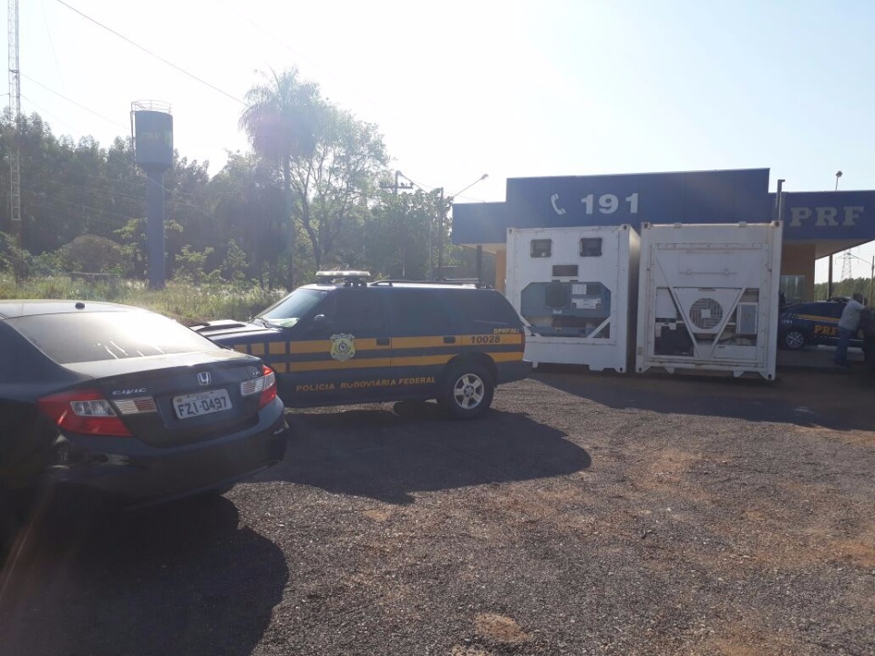 PRF apreende em Três Lagoas 2 documentos falsos e recupera veículo de luxo furtado e clonado em São Paulo