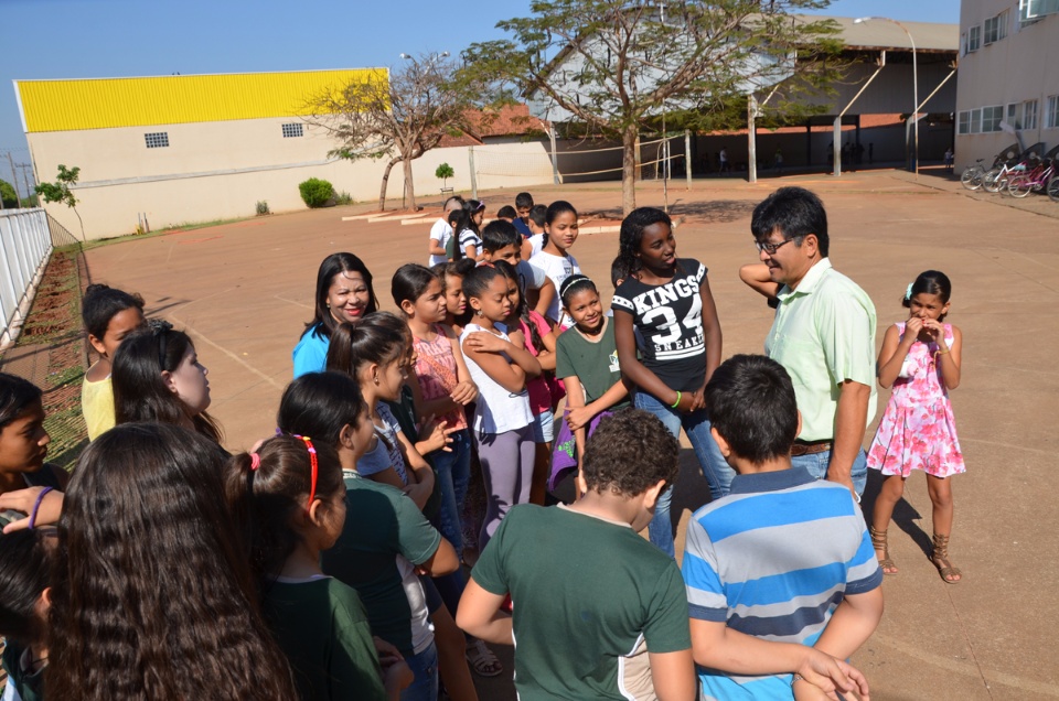 Em alusão ao Dia da Árvore, alunos de Escola Municipal de Três Lagoas participam de plantio de mudas