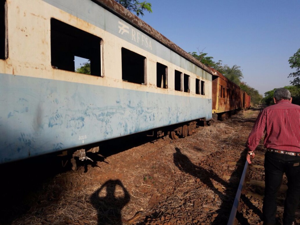 Prefeito Guerreiro vistoria estações abandonadas e demonstra preocupação com história da cidade