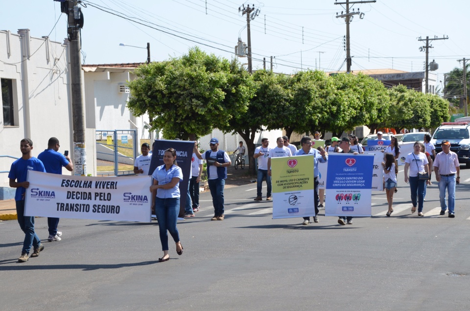 Semana Nacional de Trânsito de Três Lagoas é encerrada com passeata no centro da Cidade