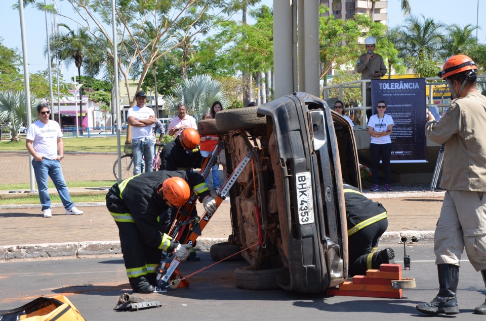 Semana Nacional de Trânsito de Três Lagoas é encerrada com passeata no centro da Cidade