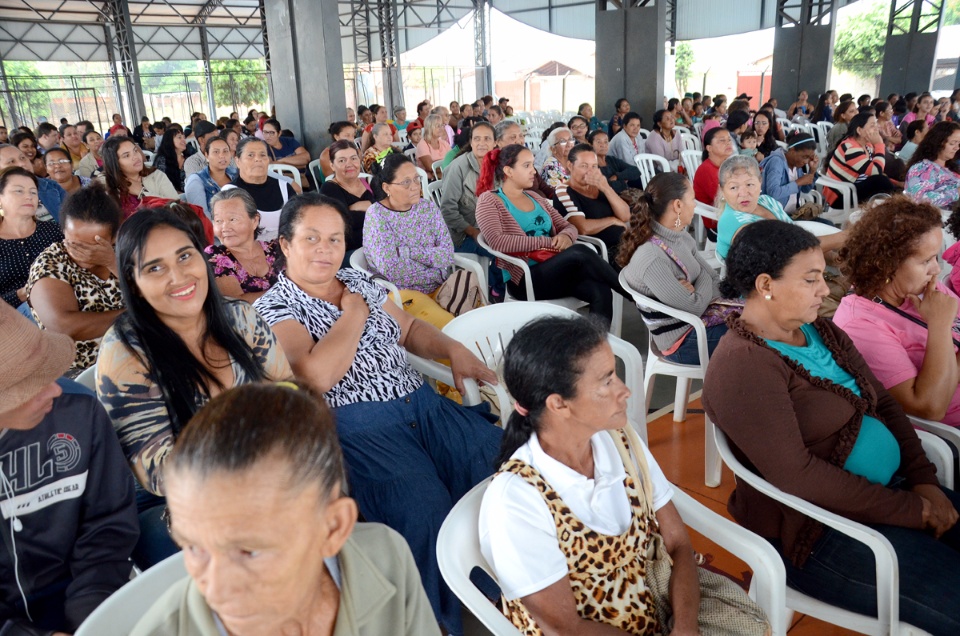 Vice-governadora anuncia cursos profissionalizantes para famílias do Vale Renda