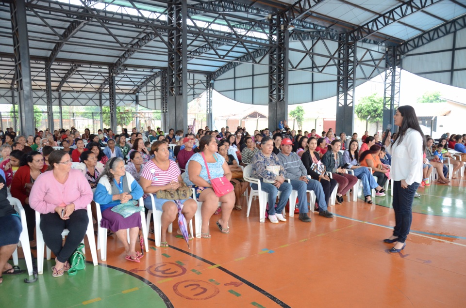 Vice-governadora anuncia cursos profissionalizantes para famílias do Vale Renda