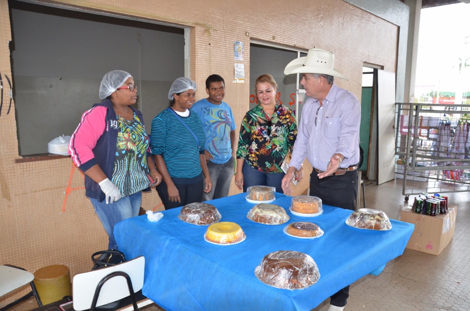 Famílias realizam Feirinha do Vale Renda na Estação Ferroviária