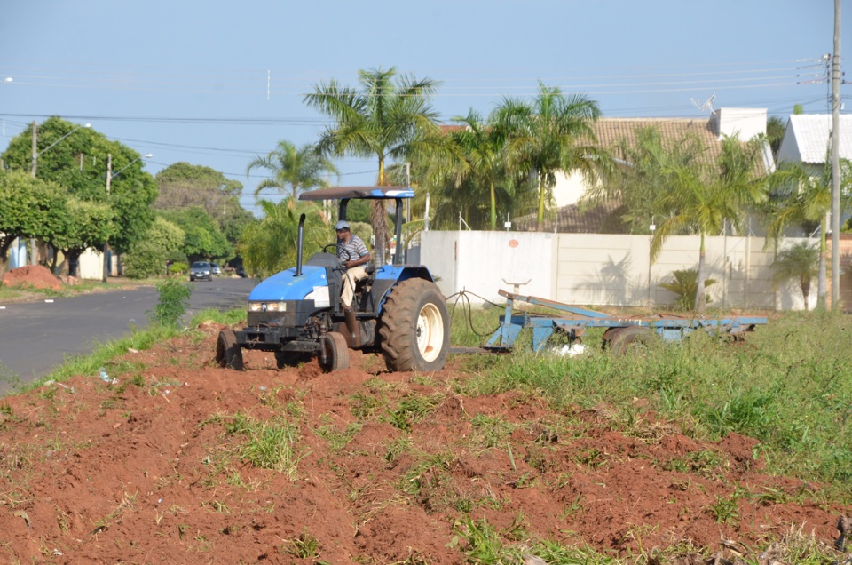 Gradeamento de áreas verdes de Três Lagoas gera economia e otimiza ciclo de manutenção