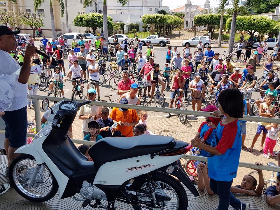 Passeio ciclístico da Três Lagoas FM, atrai mais de mil participantes