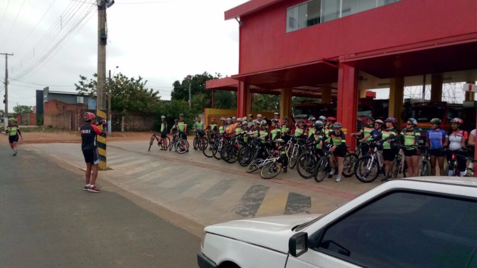 Morto em agosto, ciclista recebe homenagem de amigos na BR 158