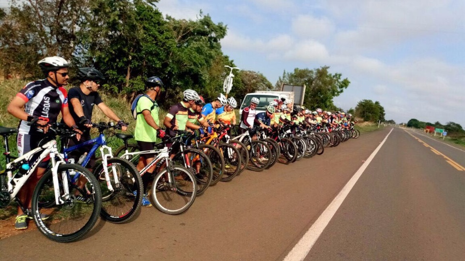 Morto em agosto, ciclista recebe homenagem de amigos na BR 158