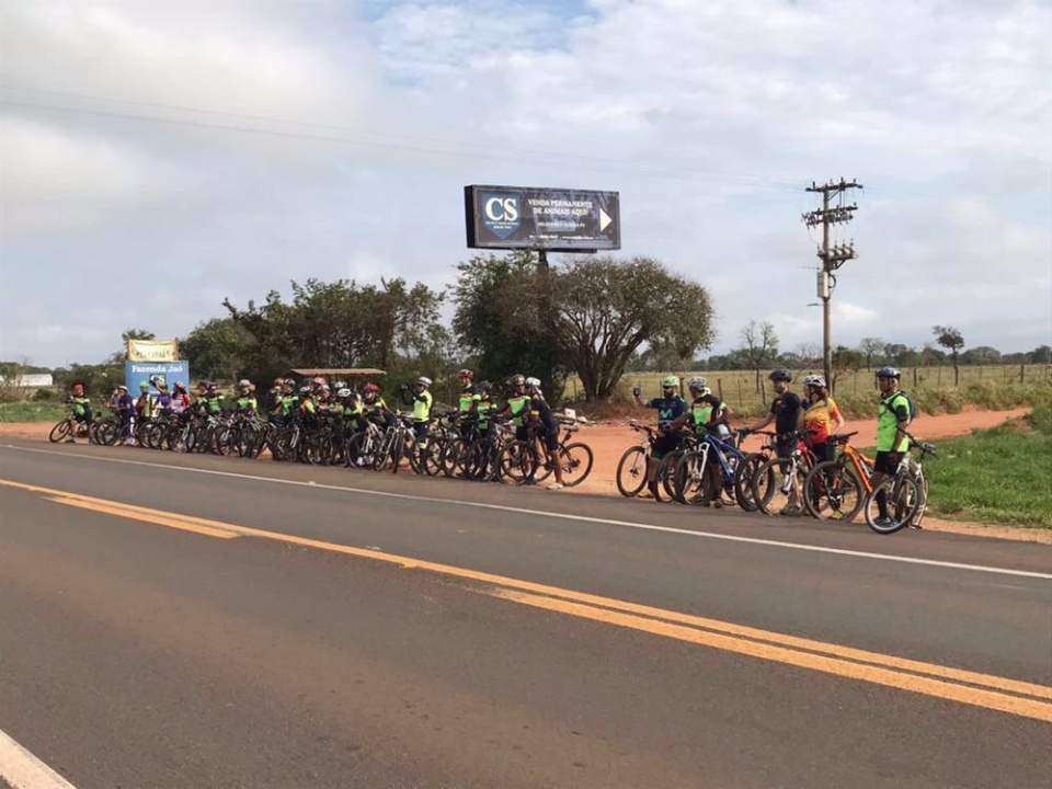 Morto em agosto, ciclista recebe homenagem de amigos na BR 158