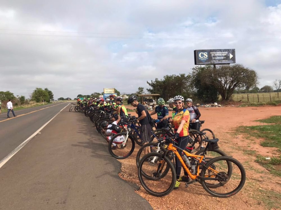 Morto em agosto, ciclista recebe homenagem de amigos na BR 158