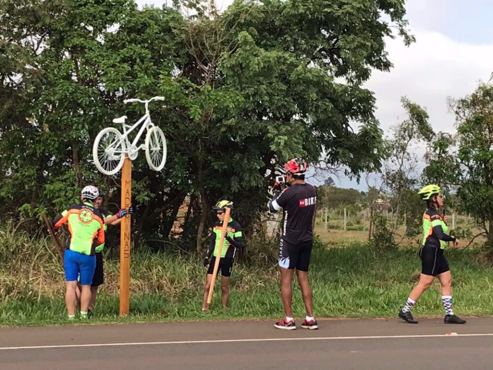 Morto em agosto, ciclista recebe homenagem de amigos na BR 158