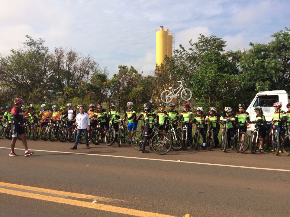 Morto em agosto, ciclista recebe homenagem de amigos na BR 158