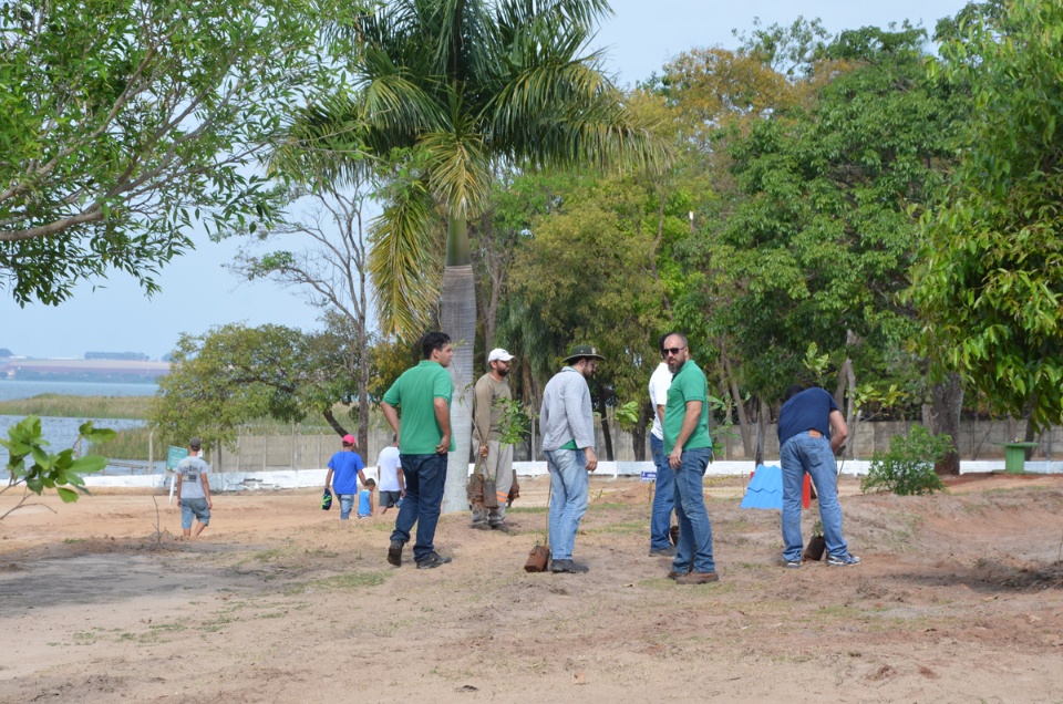 Balneário Municipal recebe plantio de 55 novas mudas de árvores