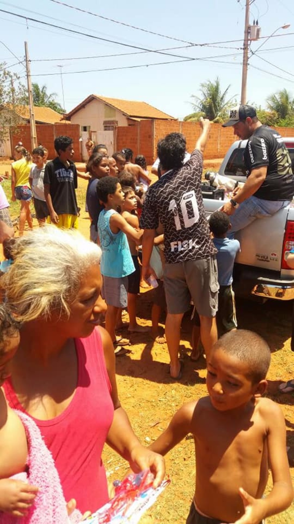 Timão Festas organiza ação solidária e entrega mais de 600 presentes no Dia das Crianças