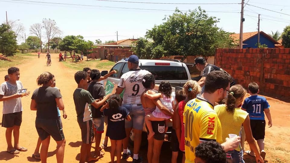 Timão Festas organiza ação solidária e entrega mais de 600 presentes no Dia das Crianças