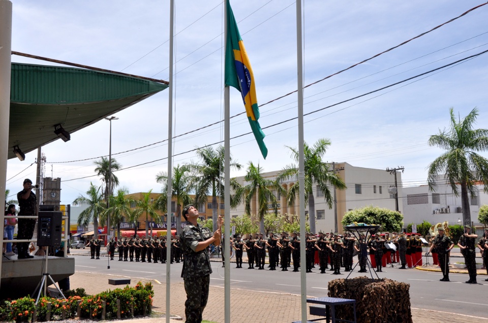 3ª Bateria de Artilharia Antiaérea realiza solenidade em comemoração ao Dia da Bandeira