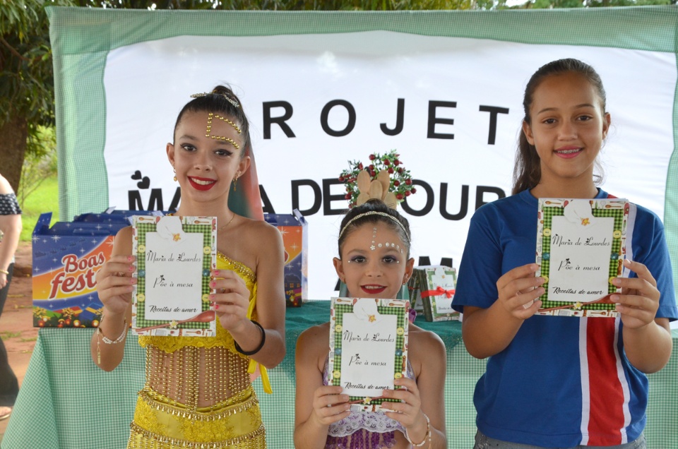 Escola Maria de Lourdes Lopes lança livro de receitas