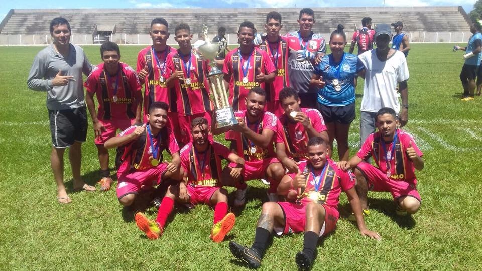 Torneio Solidário dos Amigos arrecada 240kg de alimento para o Natal Solidário