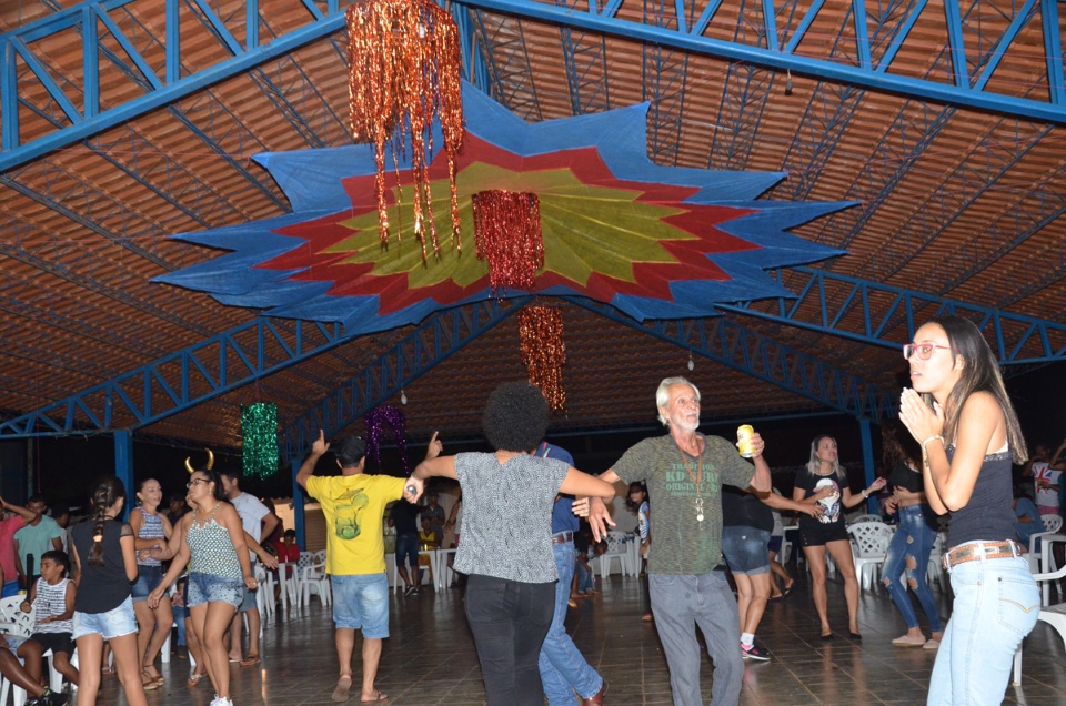 Carnaval 2018 animou foliões no recinto Arenamix e Distrito de Arapuá