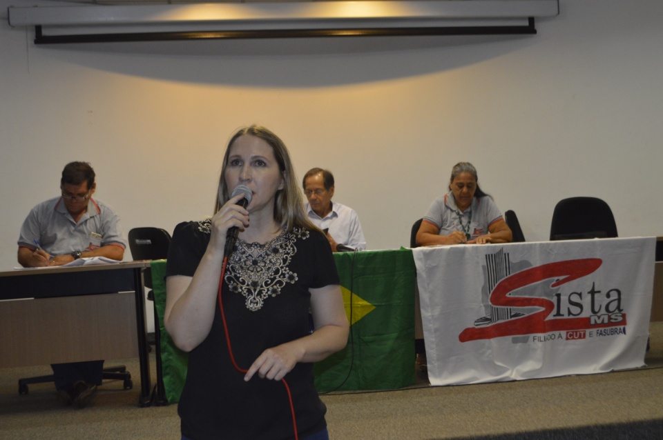 Servidores da UFMS fazem protesto contra reforma da Previdência