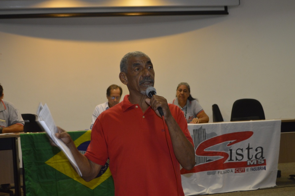 Servidores da UFMS fazem protesto contra reforma da Previdência