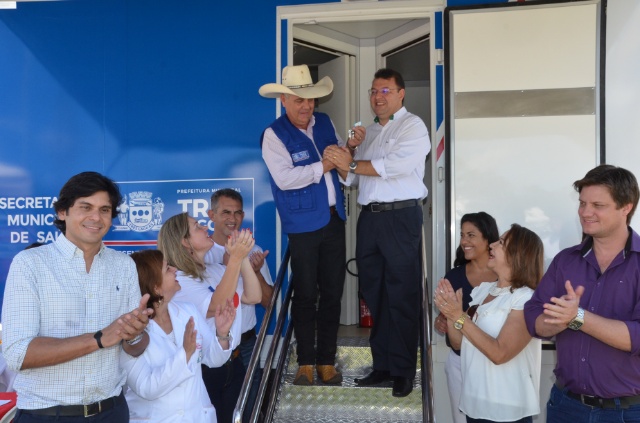 Fibria entrega trailer médico-odontológico à prefeitura de Três Lagoas
