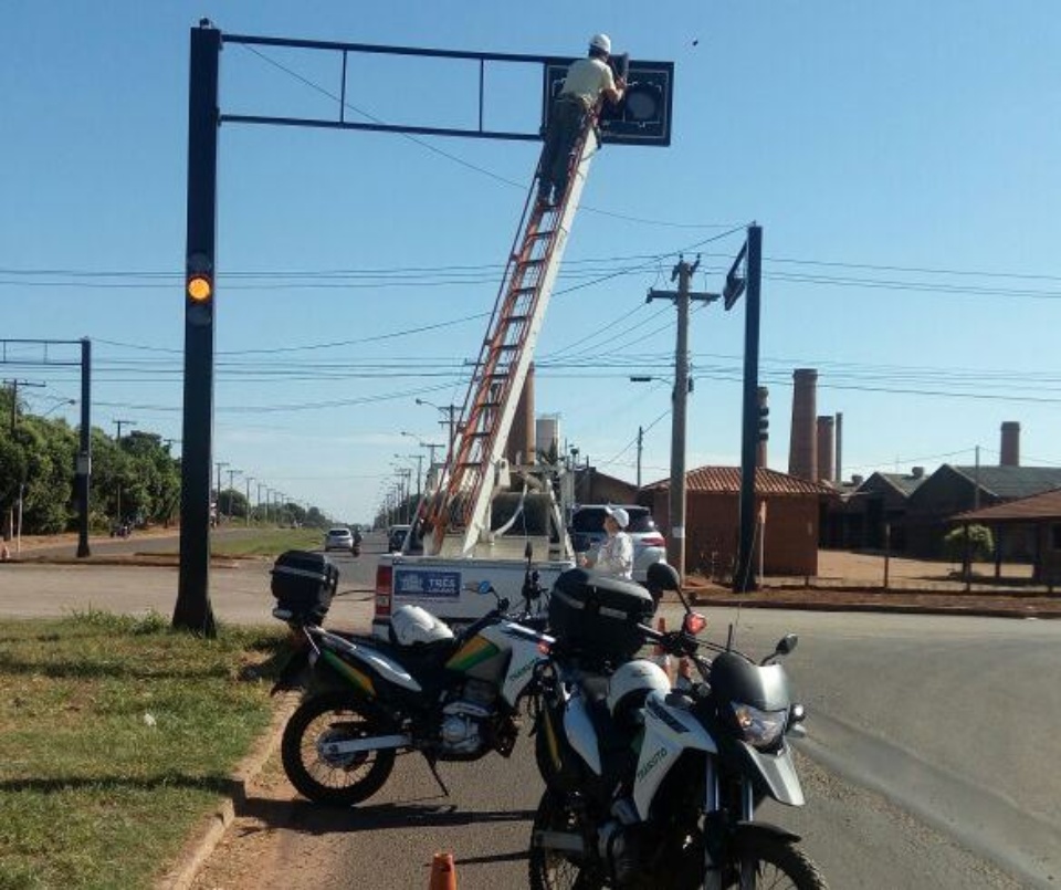 Semáforo da Avenida Ponta Porã com Egídio Thomé começa a funcionar nesta sexta